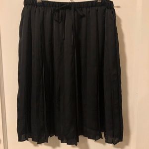Black Pleated Knee Length Joe Fresh Skirt | Size S